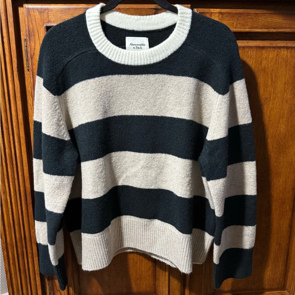 Abercrombie & Fitch Black and Cream Striped Madeline Crewneck Sweater - Picture 1 of 8
